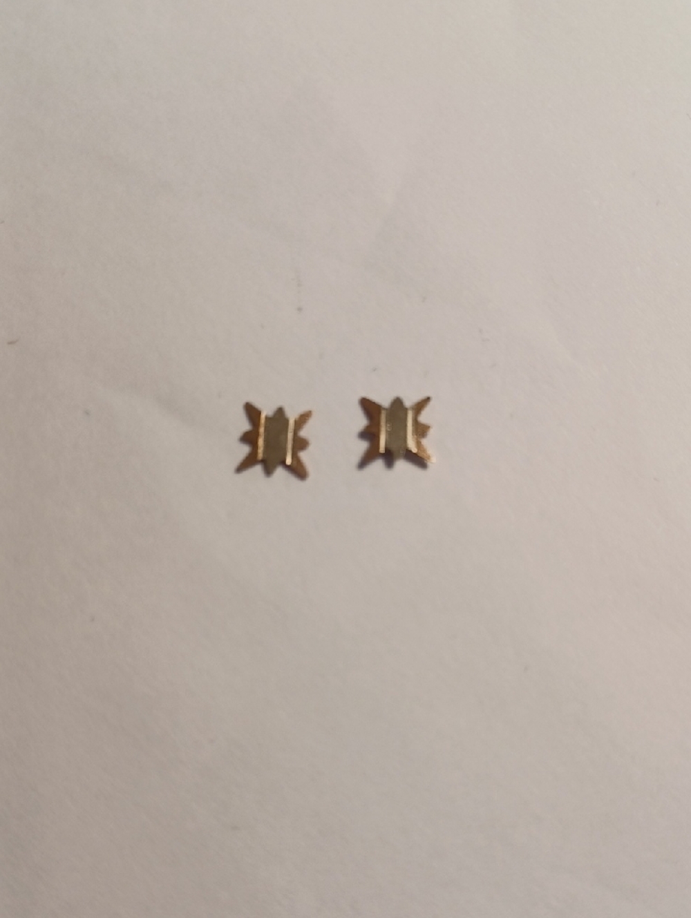 10k Gold Stud Earring. Geometric Shape.